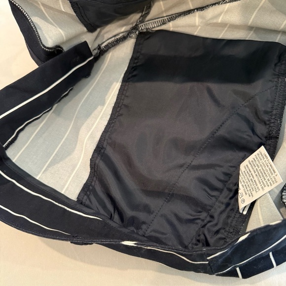 Reitmans Blue and White Pin Stripe Flat Front Shorts with Pockets - Picture 10 of 13